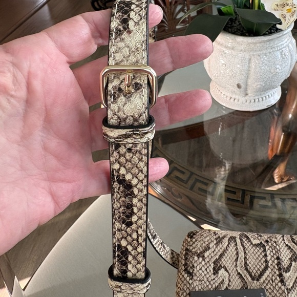 🤍🤍VIINCE CAMUTO CAIA SNAKESKIN LEATHER CROSSBODY BAG! 🤍🤍 - Picture 6 of 8